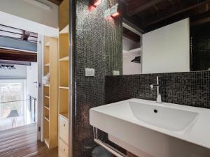 Kúpeľňa v ubytovaní Loft in Trastevere + 37 fotografií