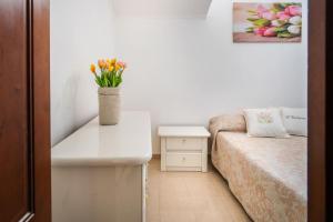 A bed or beds in a room at Il Tulipano - Appartamento al centro di Vico Equense