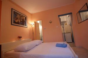 Posteľ alebo postele v izbe v ubytovaní Apartmani Loreta