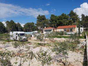 Gallery image of Secluded Seaside Holiday Home in Milna +52 photos