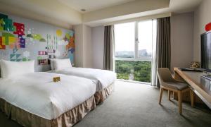 Rúm í herbergi á Dandy Hotel-Daan Park Branch