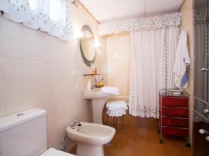 A bathroom at 2BR Beach House - Solarium & Shower Terrace - 12
