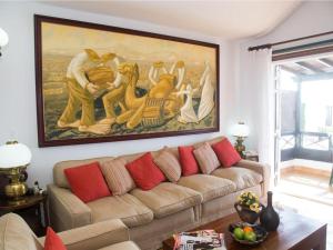 A seating area at 2BR Beach House - Solarium & Shower Terrace - 12