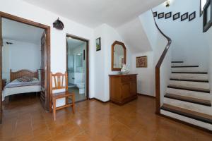 A bed or beds in a room at 2BR Beach House - Solarium & Shower Terrace - 12
