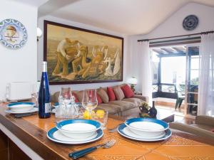 A seating area at 2BR Beach House - Solarium & Shower Terrace - 12