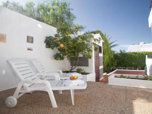 A garden outside 2BR Beach House - Solarium & Shower Terrace - 12