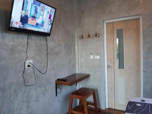 TV a/nebo společenská místnost v ubytování Baan Rabiangdao UthaiThani