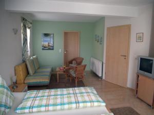 TV a/nebo společenská místnost v ubytování Pension Fitnessoase + 25 fotografií