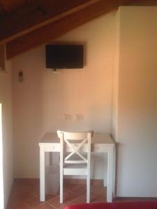 TV a/nebo společenská místnost v ubytování Casa Falcone B&B