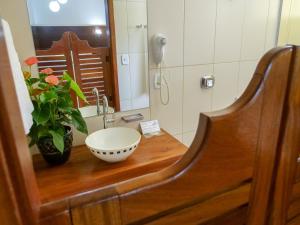 a bathroom with a sink and a bowl on a counter at Marruá Hotel in Bonito
