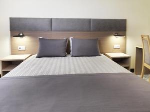 Cama ou camas em um quarto em Hotel Santa Maria