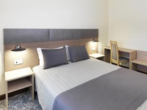 Cama ou camas em um quarto em Hotel Santa Maria