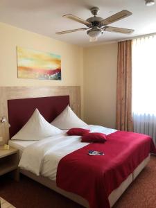 
Ein Bett oder Betten in einem Zimmer der Unterkunft City Partner Hotel Holländer Hof
