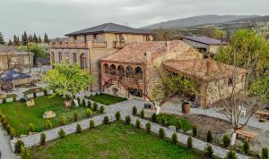 an aerial view of a large house with a garden at Chateau ikalto in Ikalto