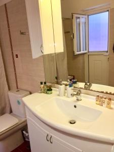 Ένα μπάνιο στο Luxury House in Nafplio with a great view balcony