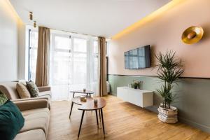 a living room with a couch and a table at CMG Charonne / Voltaire III in Paris