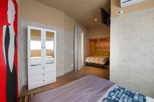 um quarto com um quarto com uma cama e um quarto com uma cama em Il Giardino di Agata em Mascalucia
