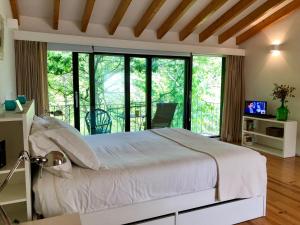 a bedroom with a bed and a large window at Quinta Lamosa Agroturismo in Arcos de Valdevez