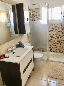 Ένα μπάνιο στο Las Galletas Vista al mar con Wifi