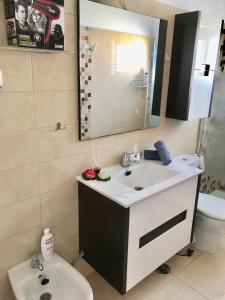 Ένα μπάνιο στο Las Galletas Vista al mar con Wifi +16 φωτογραφίες