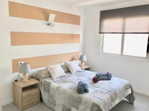 Ένα ή περισσότερα κρεβάτια σε δωμάτιο στο Las Galletas Vista al mar con Wifi