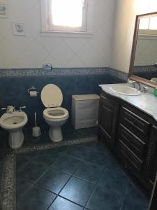 Ένα μπάνιο στο Villa Black Bnb +21 φωτογραφίες