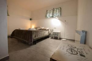 Giường trong phòng chung tại Hostal Santuari de Paller