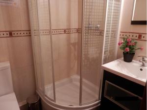 a shower with a glass door in a bathroom at Barcelona Central Garden Hostal in Barcelona