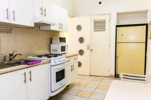 a kitchen with a stove and a microwave at Minerva Apartments in Guadalajara