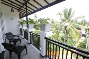 Un balcón o terraza en L&D Stay Inn
