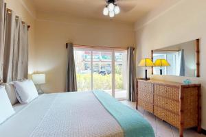 Voodi või voodid majutusasutuse Suite I302 at Mara Laguna Gold Standard Certified toas