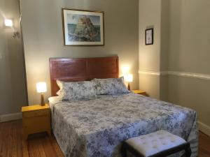 Кровать или кровати в номере Bar de Fondo Suites