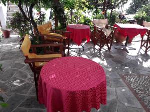 Reštaurácia alebo iné gastronomické zariadenie v ubytovaní Vera's Traditional House