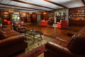 a living room with leather furniture and a fireplace at Lakeview Golf Resort in Morgantown