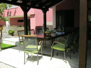 Patio alebo iná vonkajšia časť ubytovania Apartment Marinely