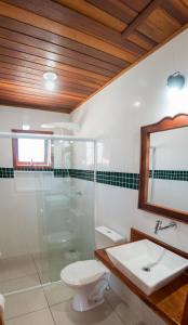 Een badkamer bij Suítes Yamamoto Ilhabela