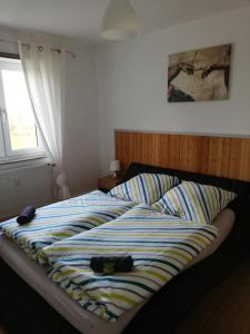 Postel nebo postele na pokoji v ubytování Ferienwohnung Waldeck am Edersee