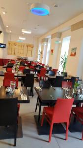 Reštaurácia alebo iné gastronomické zariadenie v ubytovaní EA Business Hotel Jihlava