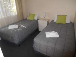 Postel nebo postele na pokoji v ubytování Biloela Palms Motor Inn