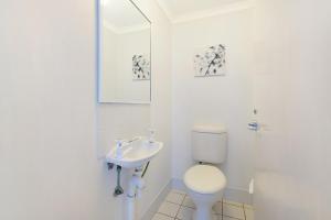A bathroom at Newcastle Short Stay Accommodation - Sandbar Newcastle Beach