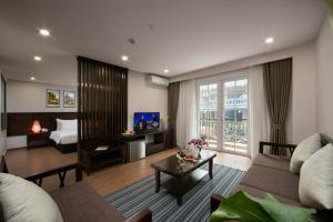 TV a/nebo společenská místnost v ubytování Azure Sapa Hotel