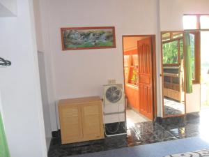 a hallway with a room with a fan and a door at Dau Homestay in Tirtagangga