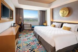 Hotel Ciputra Cibubur managed by Swiss-Belhotel International客房内的一张或多张床位