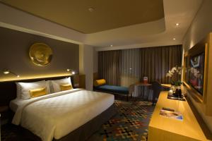 Hotel Ciputra Cibubur managed by Swiss-Belhotel International客房内的一张或多张床位