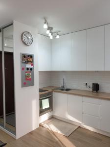 Kuchyň nebo kuchyňský kout v ubytování Apartament Zamojska - GarwoNocka