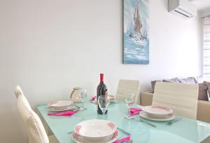 Apartment Waves-Villa Sunce的休息区