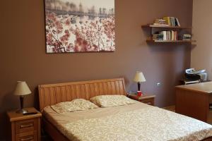 A bed or beds in a room at Perfect Apartment Még 18 kép