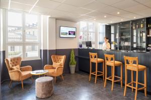 Gallery image of Hotel des Lys in Versailles