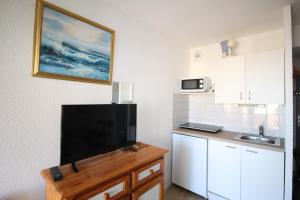 カネ・アン・ルシヨンにあるBEA122 - Appartement vue mer !のキッチン(薄型テレビ付)
