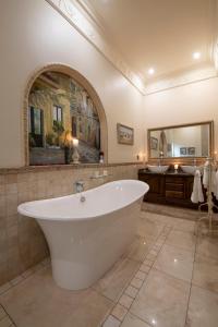 Ванна кімната в Three Rivers Lodge and Villas